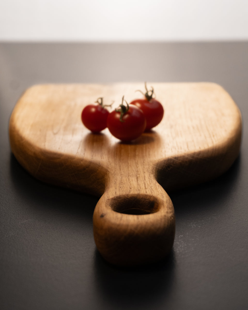 Berta – Frühstücksbrett (Eiche, handgefertigt)