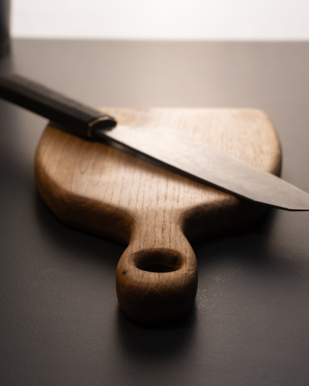 Berta – Frühstücksbrett (Eiche, handgefertigt)